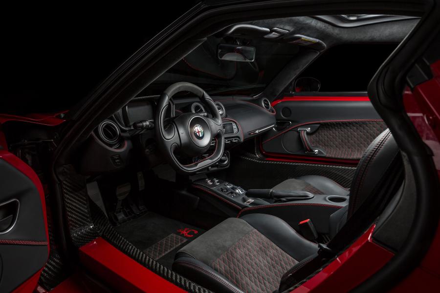 Интерьер Alfa Romeo 4C by Zender (960) 2016 года  (фото 23 из 36)